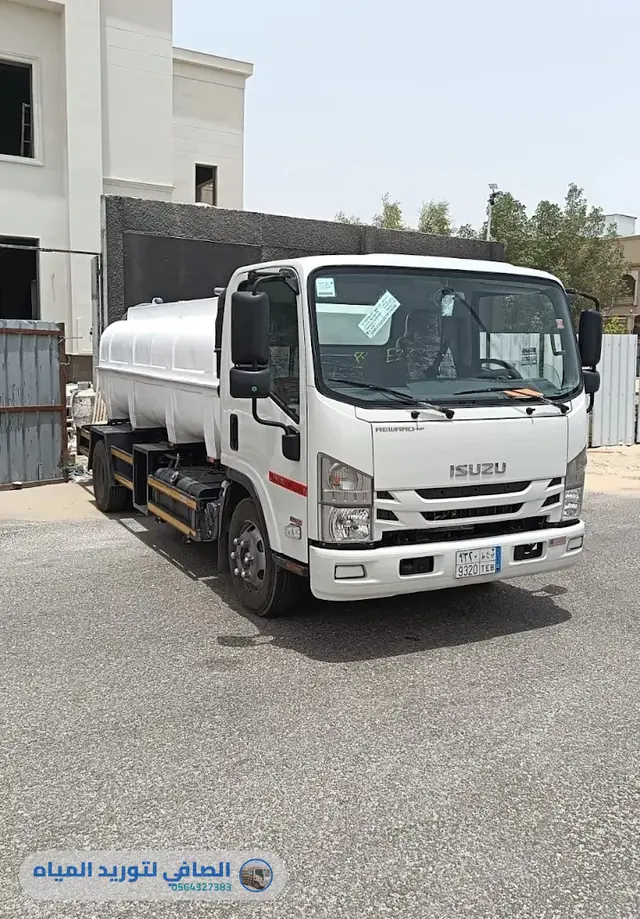 وايت ماء الصافي أمام فيلا تحت الإنشاء لتوريد مياه المقاولات